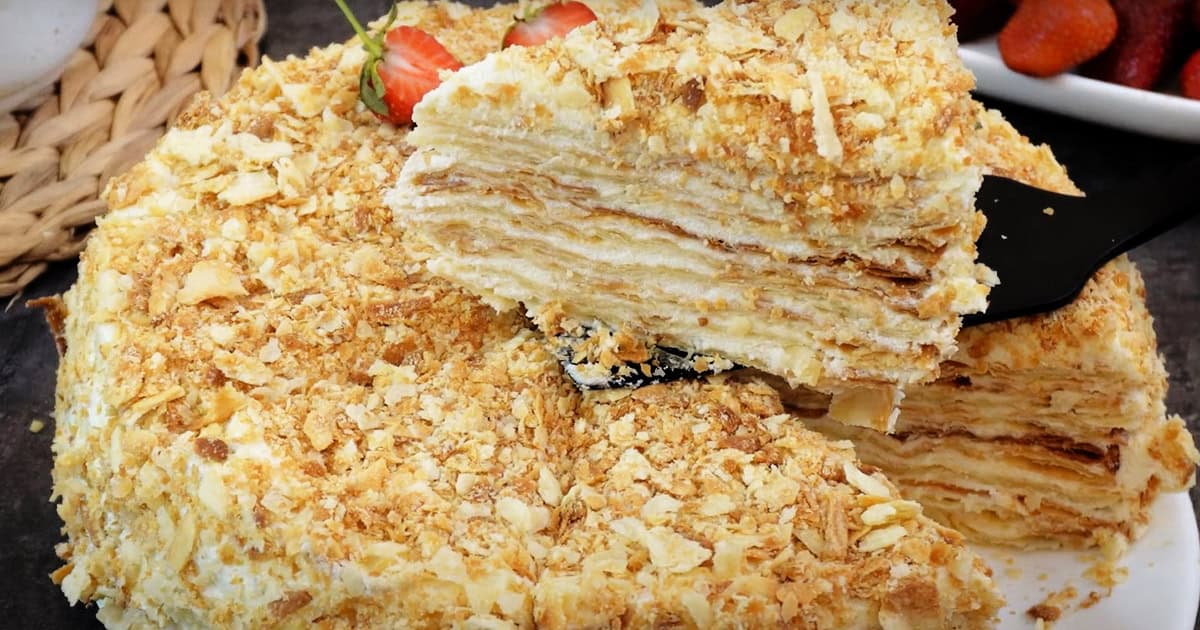 Секретный рецепт торта "Наполеон" из 60-х: нежное тесто, о котором вы не знали