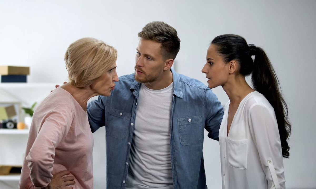 Как избавиться от негативного влияния свекрови на семью и ребенка: советы психологов