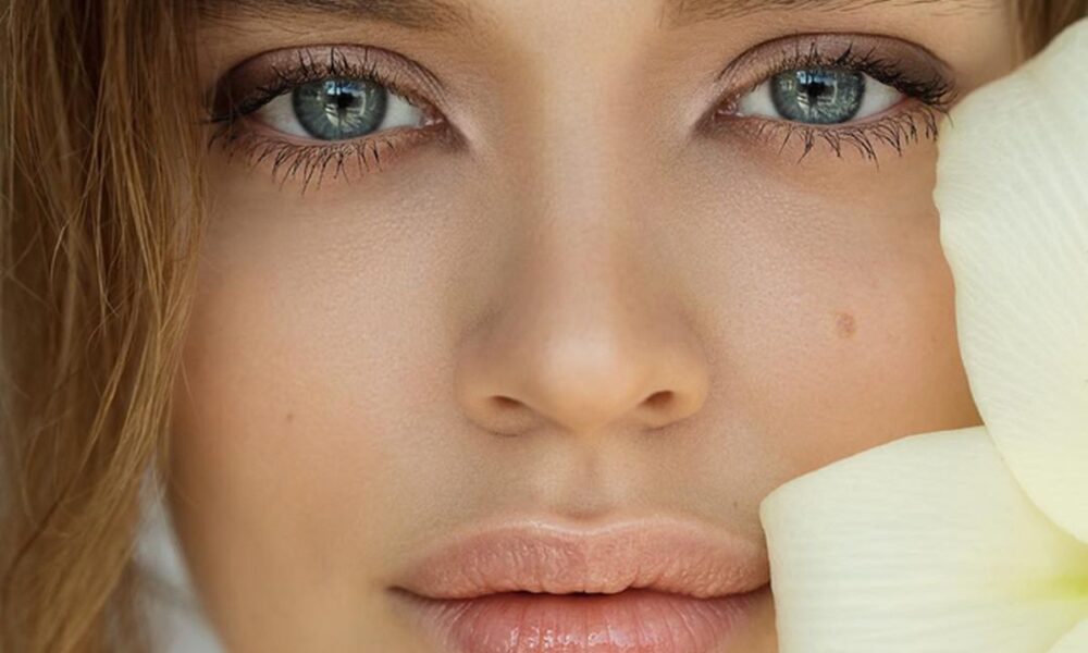 Прозрачный карандаш для губ: секрет идеального макияжа от визажистов