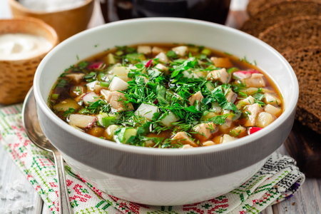 Окрошка на квасе: классический рецепт летнего холодного супа