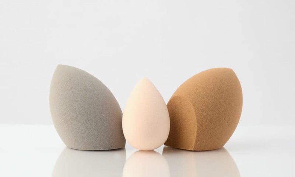 Спонж для макияжа: что это такое и как правильно им пользоваться – секреты идеального покрытия