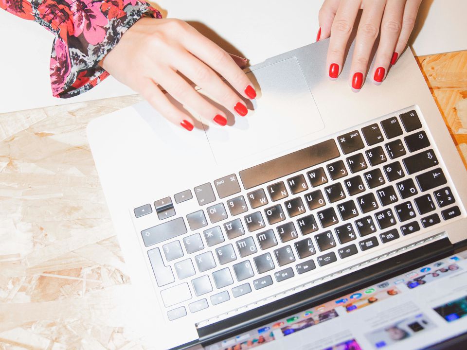 Секреты стойкого маникюра: как ухаживать за ногтями, чтобы красота держалась месяц