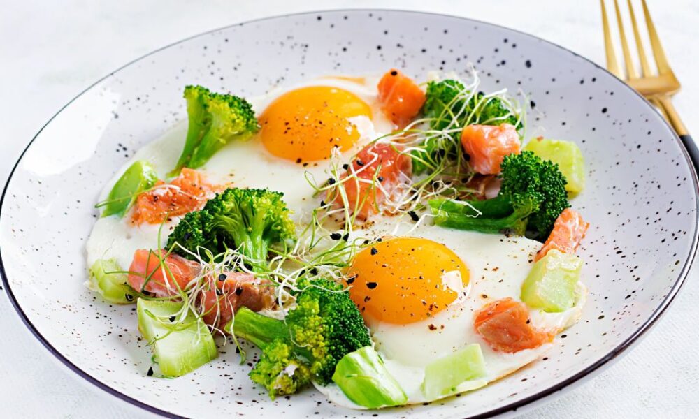 Как приготовить идеальную яичницу: секреты создания изысканного завтрака в домашних условиях