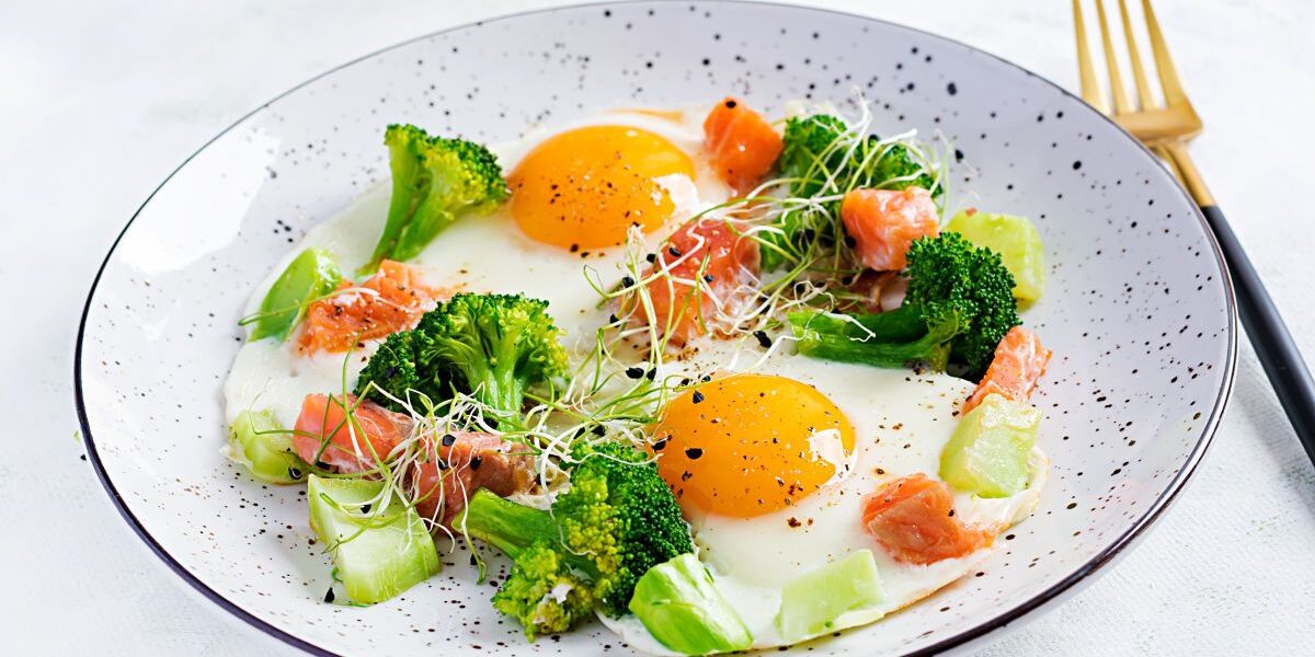 Как приготовить идеальную яичницу: секреты создания изысканного завтрака в домашних условиях