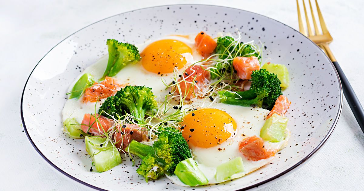 Как приготовить идеальную яичницу: секреты создания изысканного завтрака в домашних условиях