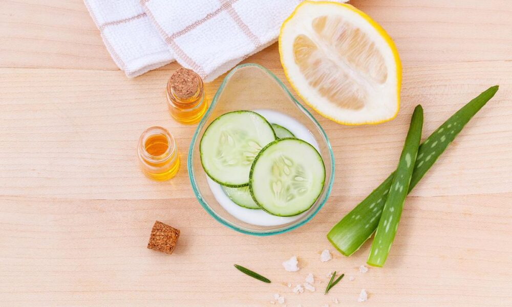 Домашние маски для век: бюджетная альтернатива салонным процедурам