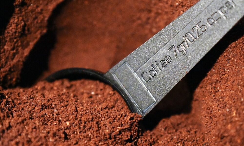 Как использовать кофейную гущу для удобрения почвы: советы и ошибки, которых стоит избегать