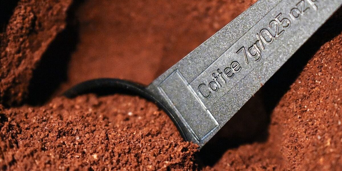 Как использовать кофейную гущу для удобрения почвы: советы и ошибки, которых стоит избегать