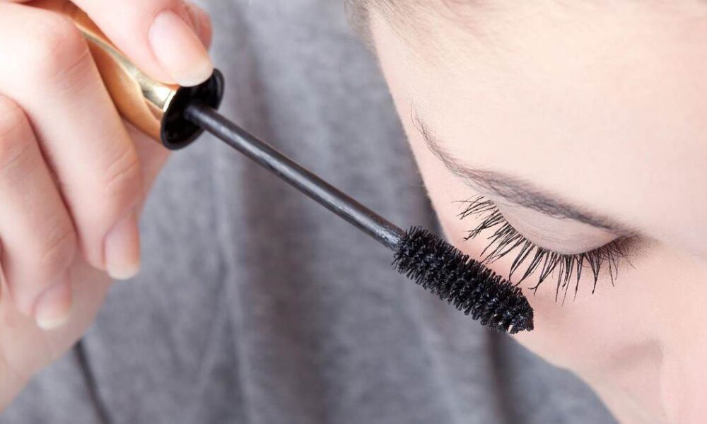 Мицеллярная вода вместо сухого шампуня: мнение трихологов и советы для ухода за волосами