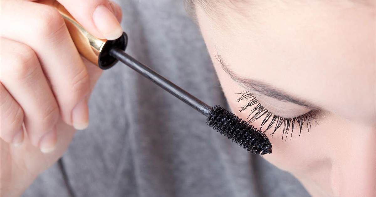 Мицеллярная вода вместо сухого шампуня: мнение трихологов и советы для ухода за волосами