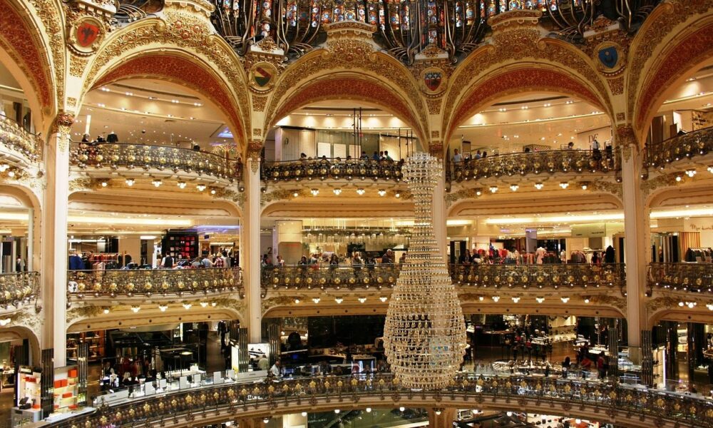 Image for: Тренды моды 2025: стильные луки, которые нужно примерить каждой женщине. Tags: галереи лафайет, лафайет, луки...