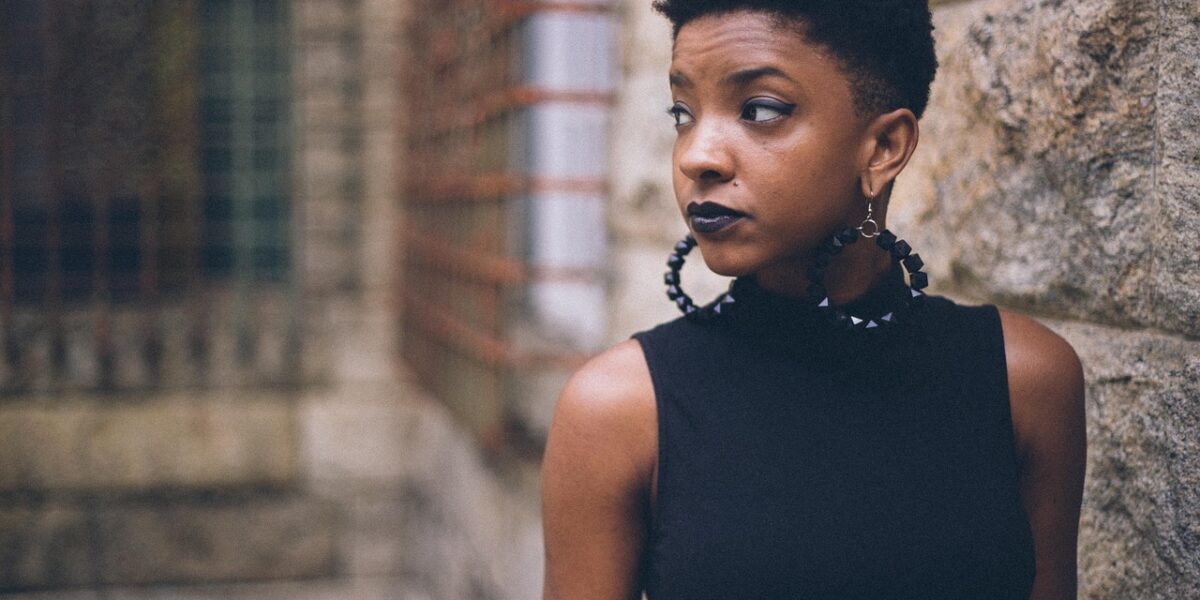 Image for: Тренды женской моды 2025: 10 стильных луков, которые нужно примерить каждой. Tags: девочка, чернить, афро аме...