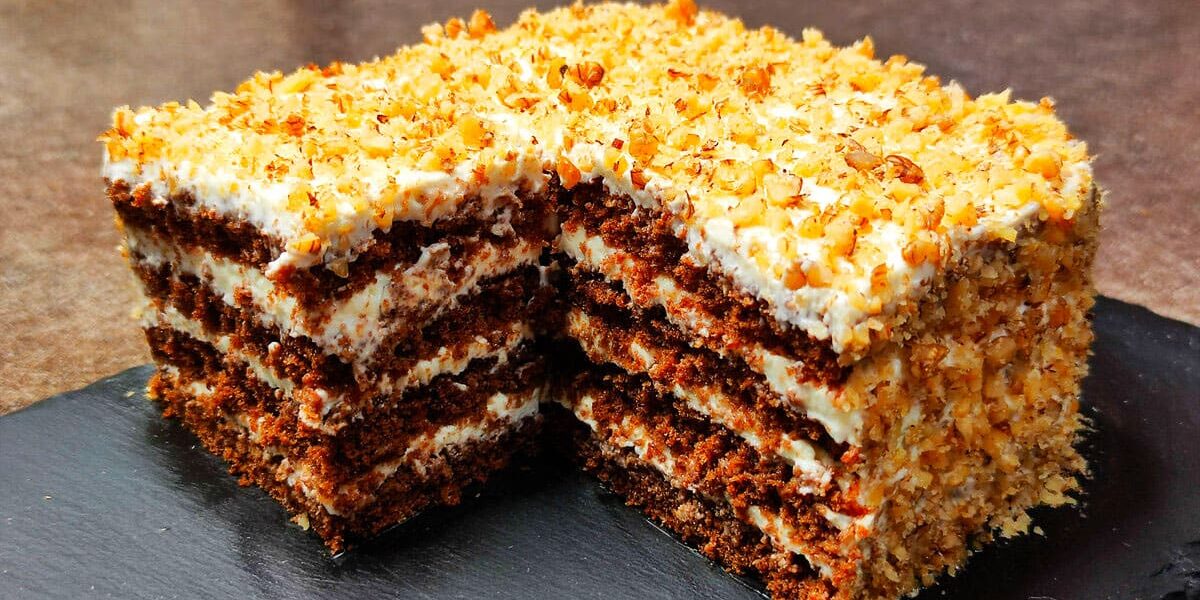 Шоколадный медовик за 15 минут: быстрый рецепт без раскатки и пропитки