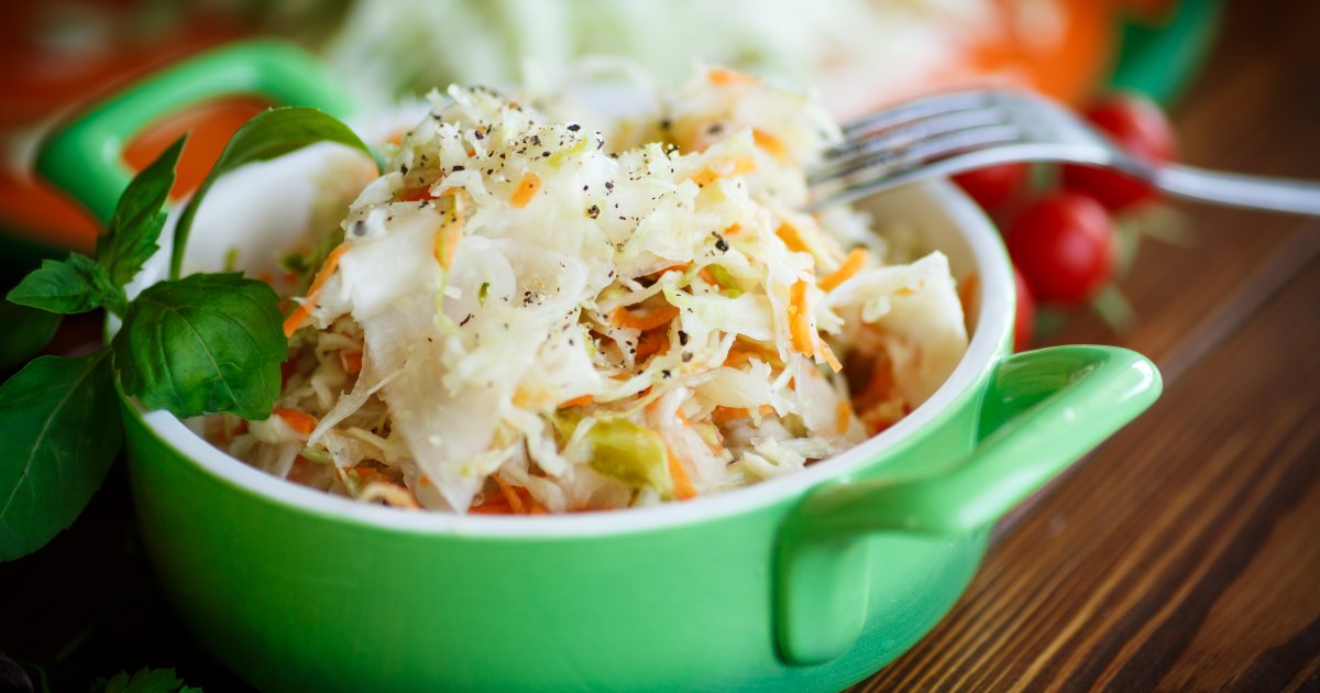 Кисло-сладкая капуста с лимоном и клюквой: простой и вкусный рецепт на каждый день