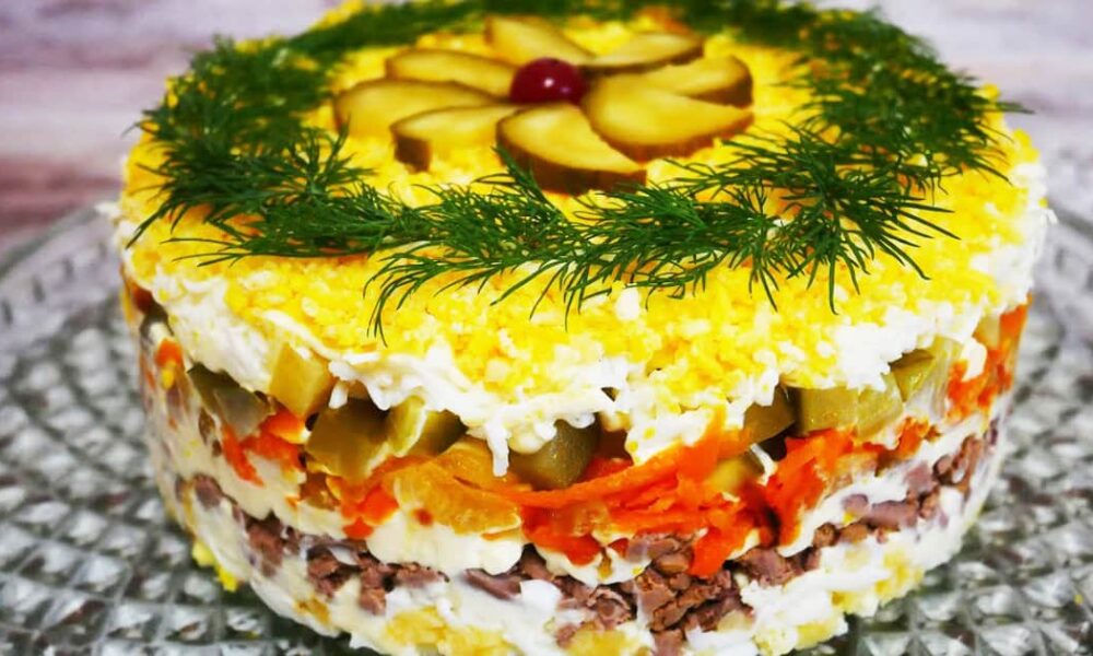 Зимний салат "Рождество": лучший рецепт для праздничного стола