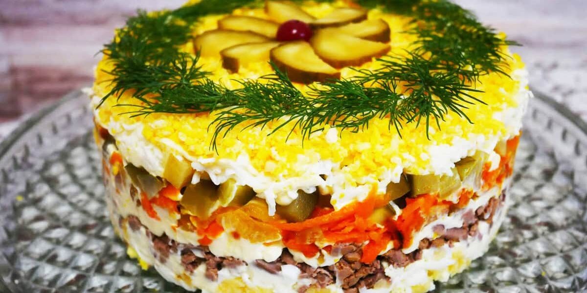 Зимний салат "Рождество": лучший рецепт для праздничного стола