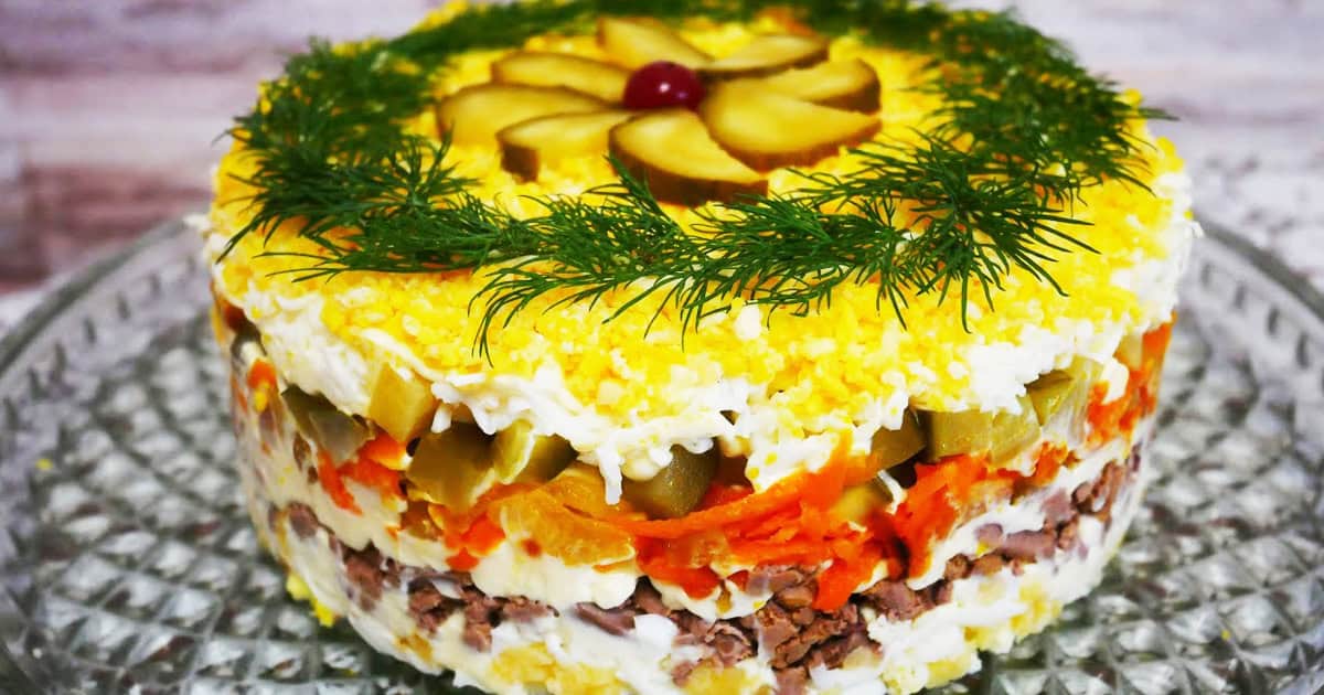 Зимний салат "Рождество": лучший рецепт для праздничного стола