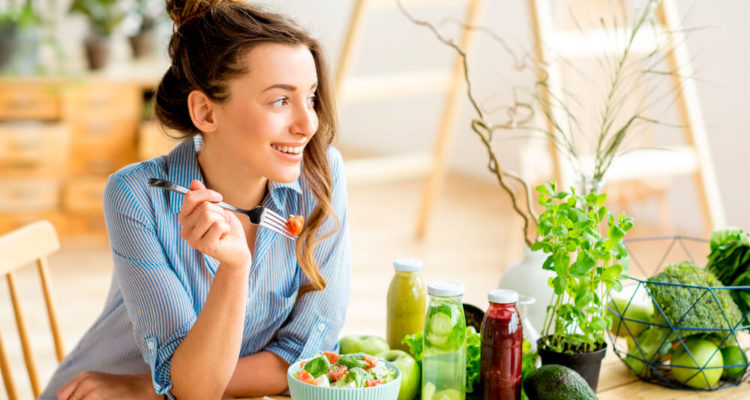 Как избежать переедания: советы диетолога для женского здоровья