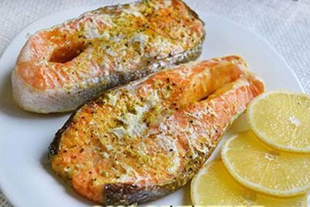 Нежное филе сёмги в сливочно-чесночном соусе: простой рецепт для ужина