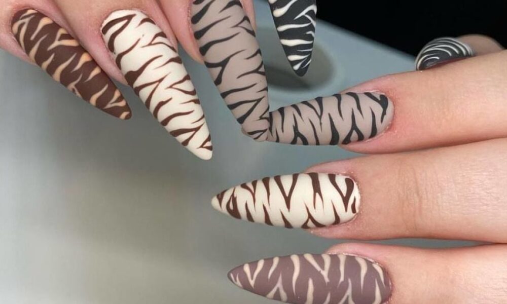 Зимний маникюр 2024: тренды и идеи для создания уютного образа