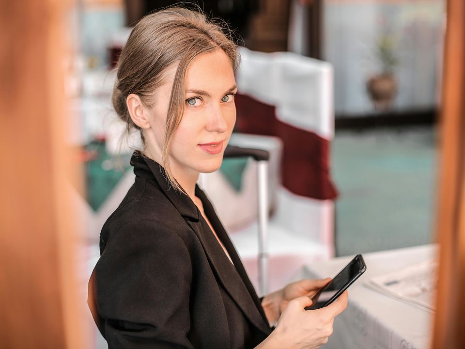 Признаки, что в отношениях появился третий: что стоит знать каждой женщине