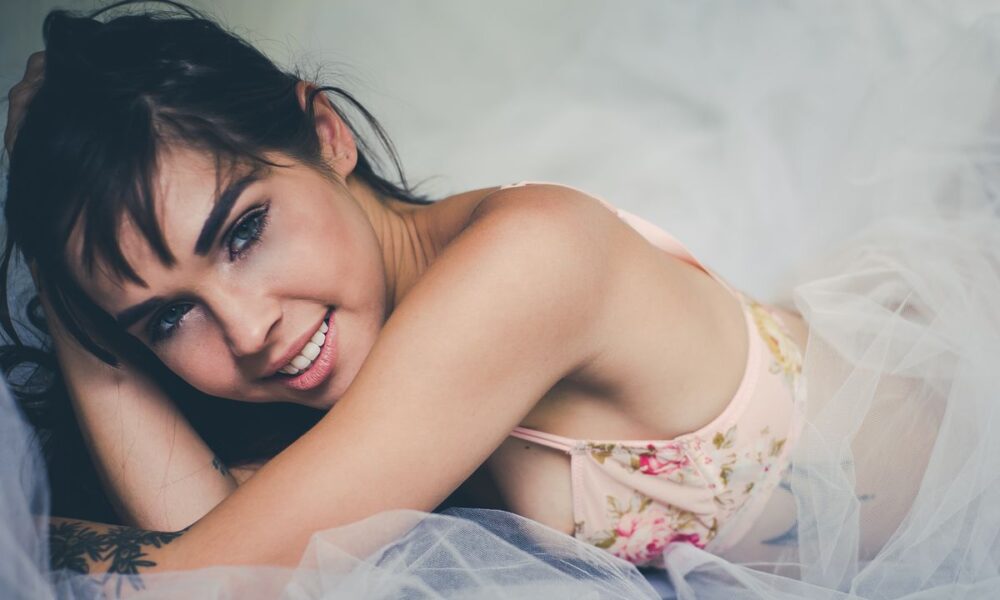 Бюстгальтер каждый день: за и против, секреты красоты звезд