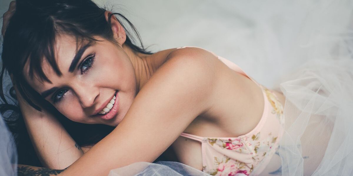 Бюстгальтер каждый день: за и против, секреты красоты звезд