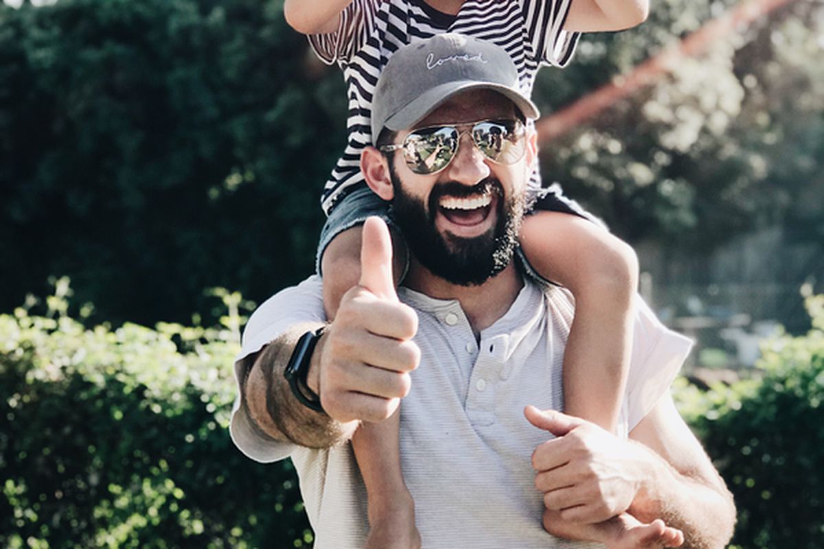 Язык тела: как мужчины показывают свою любовь без слов