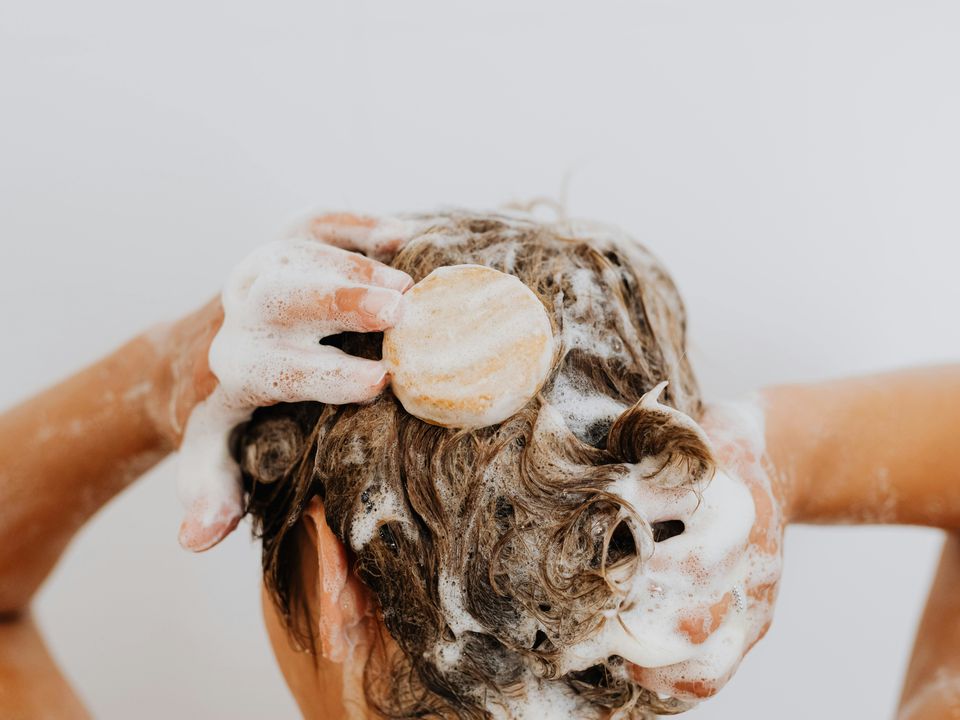 Секреты роскошных волос: как добиться здоровья и густоты по советам звезд