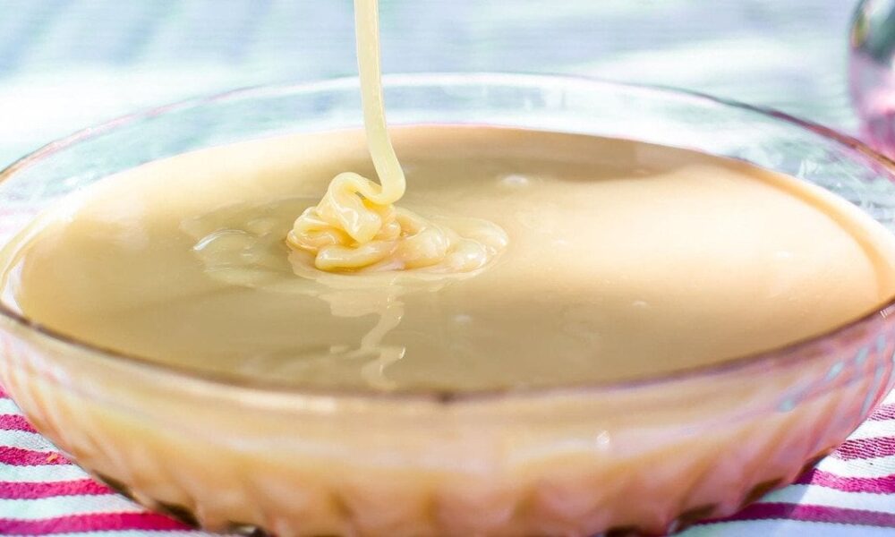 Простая глазурь на кулич из сгущенки: рецепт от шефа