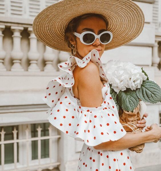 Летний отпуск: 4 стильных образа от звезд для незабываемого путешествия