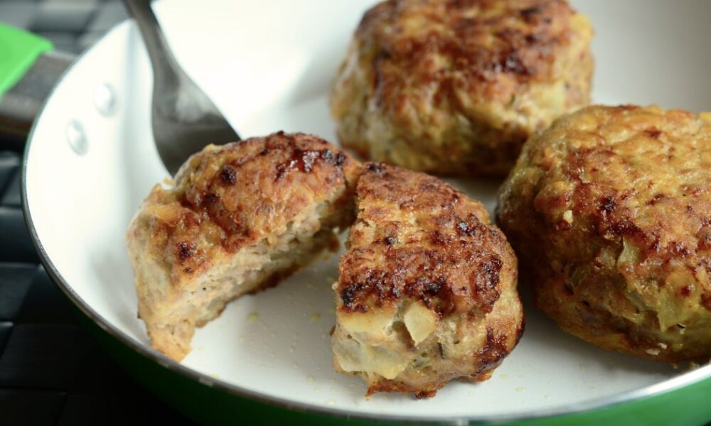 Секреты идеальных котлет: почему фарш должен "отдохнуть" перед жаркой