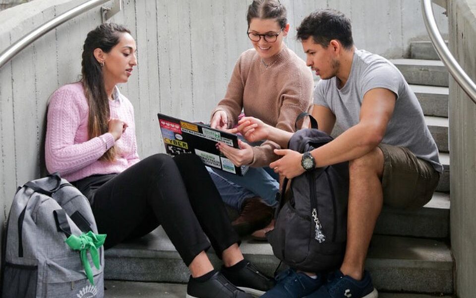 Как понять мужчину: язык взглядов при первом знакомстве