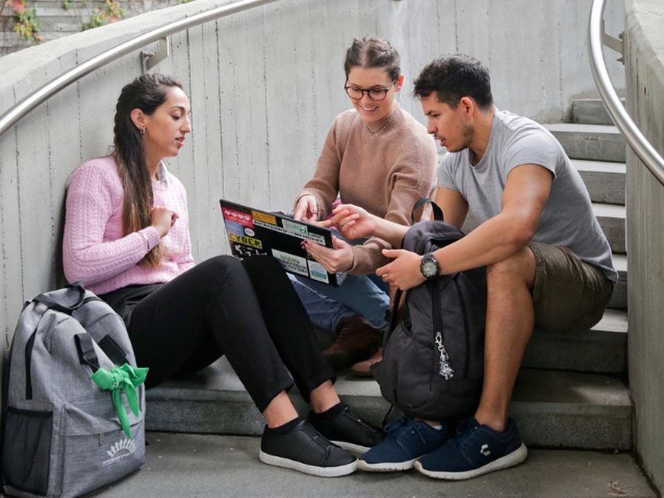 Как понять мужчину: язык взглядов при первом знакомстве