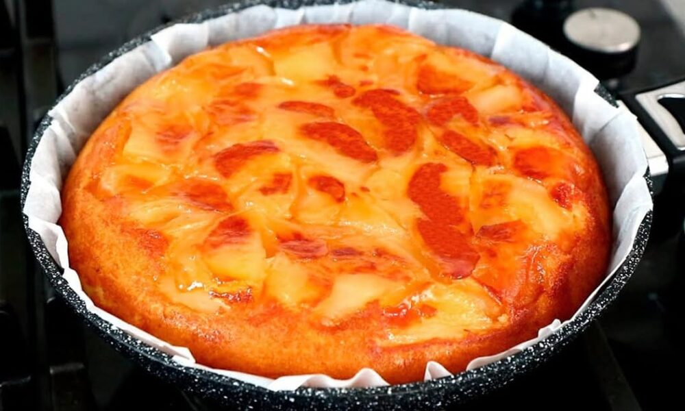 Яблочный пирог без духовки за 5 минут: простой рецепт для женщин