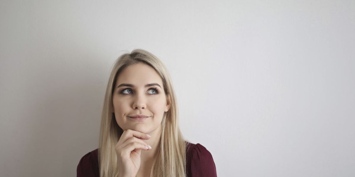 Почему блонд желтеет: секреты сохранения идеального оттенка