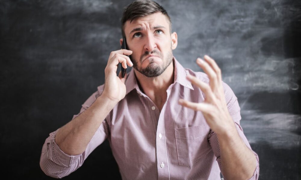 Как распознать манипулятора: признаки токсичной личности