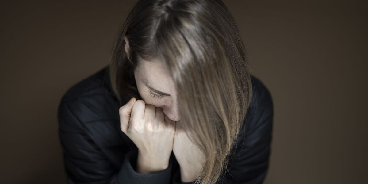 Почему мы ищем боль: психологические причины саморазрушительного поведения