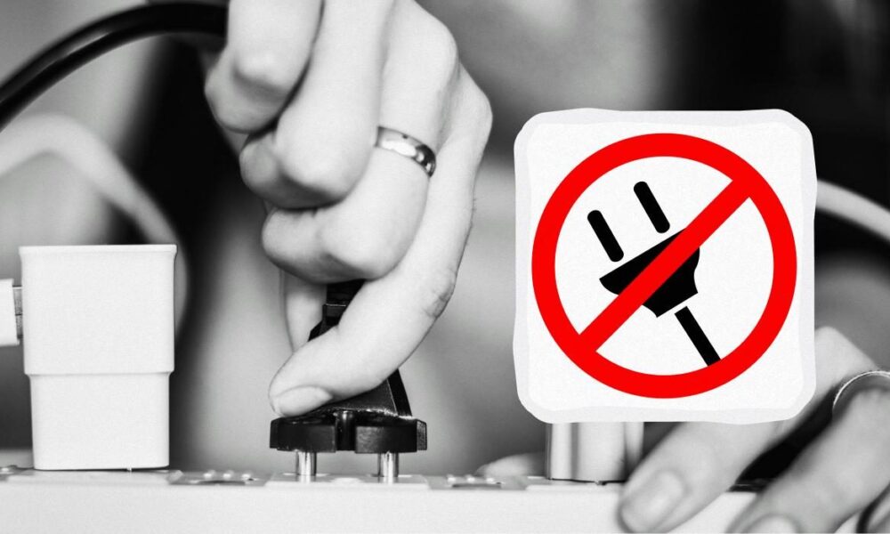 Какие электроприборы можно не выключать из розетки: секреты экономии и безопасности