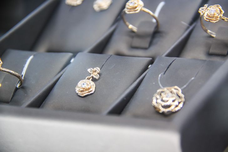 Сияние золота: простые секреты ухода за украшениями в домашних условиях