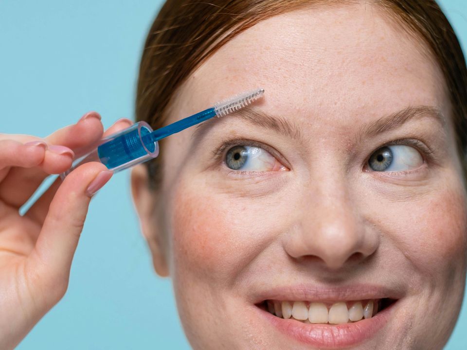 Как не испортить брови: главные ошибки в уходе от звездных косметологов