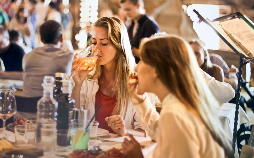 Как привычки в еде ребенка раскрывают его характер: советы психолога