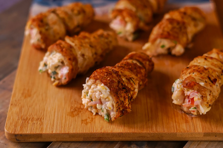 Легкие закуски: трубочки из курицы с нежной начинкой