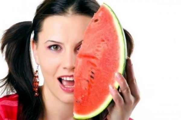 Арбуз для красоты: секреты летнего ухода за кожей