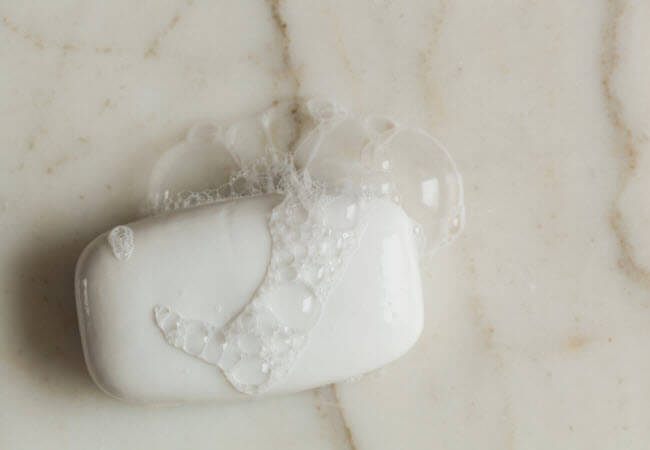 Остаются ли бактерии на мыле: правда от эксперта для вашего здоровья