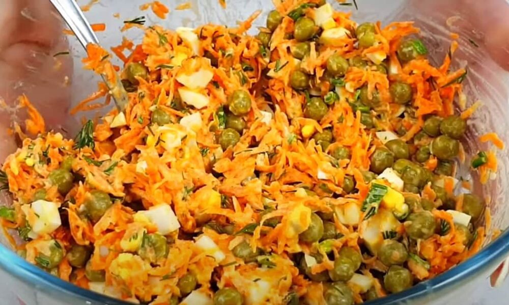 Простой салат из яиц, горошка и чеснока: любимый рецепт круглый год