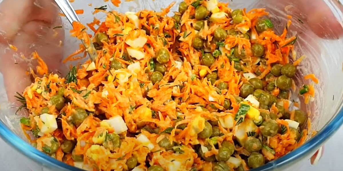 Простой салат из яиц, горошка и чеснока: любимый рецепт круглый год