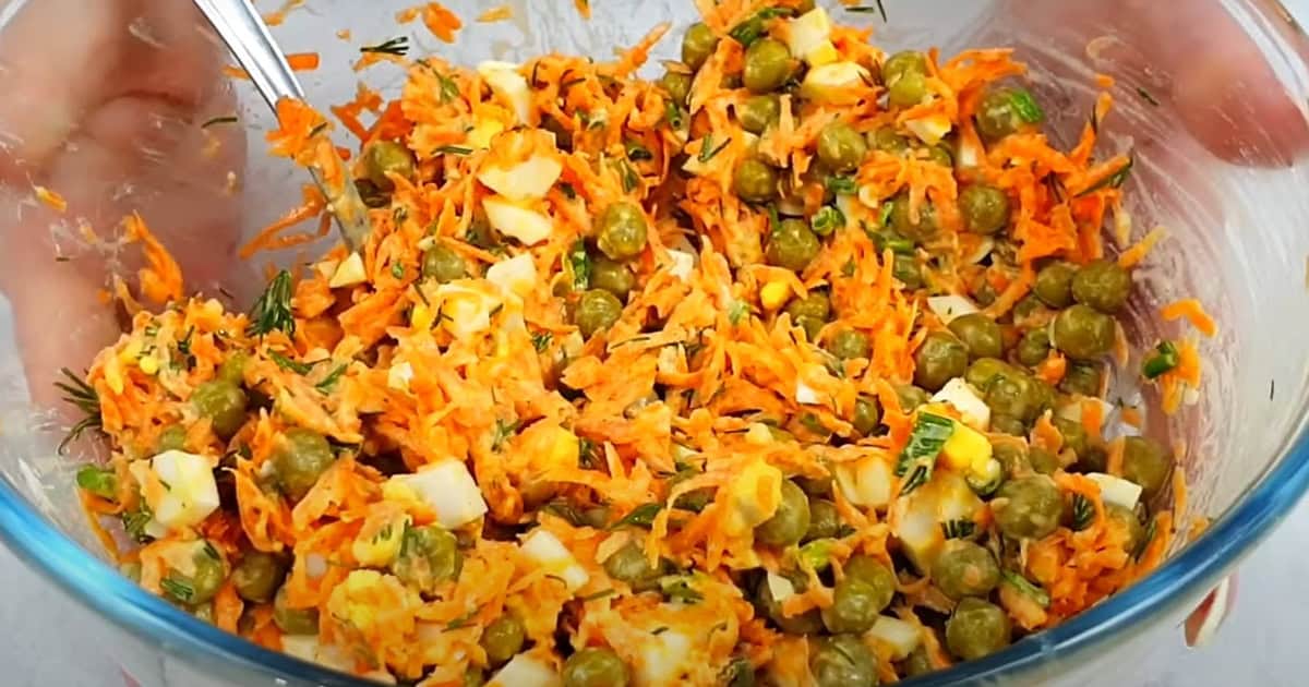 Простой салат из яиц, горошка и чеснока: любимый рецепт круглый год