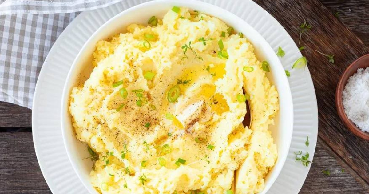 Картофельное пюре с печеным чесноком и беконом: новый взгляд на любимый гарнир