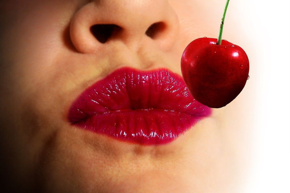 Домашние маски для губ: секреты увлажнения и мягкости от звезд